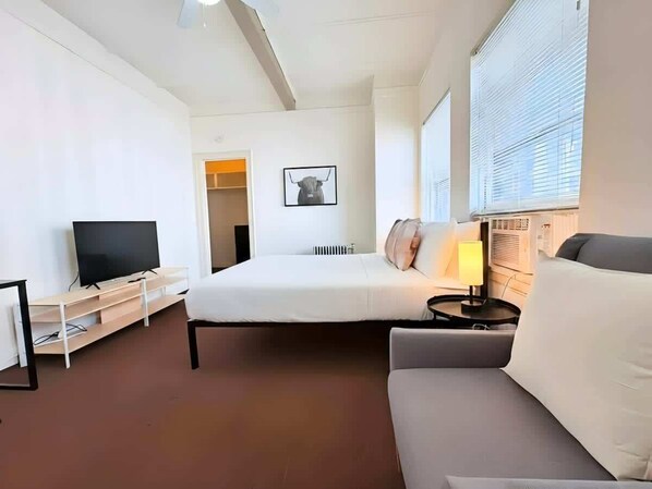 Iron/ironing board, travel crib, WiFi, bed sheets