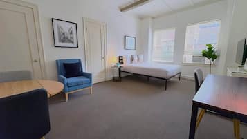 Iron/ironing board, travel cot, WiFi, bed sheets