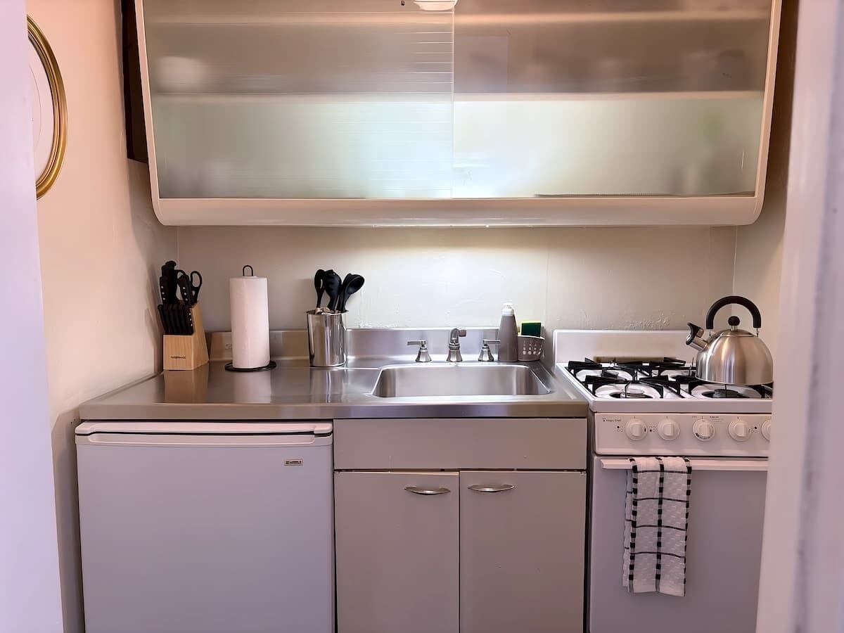 Microwave, oven, stovetop, coffee/tea maker