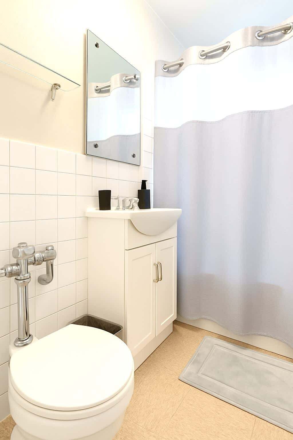 Ducha, secador de pelo, toallas