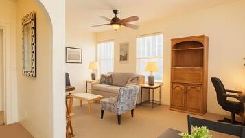 Een televisie en een kantoor