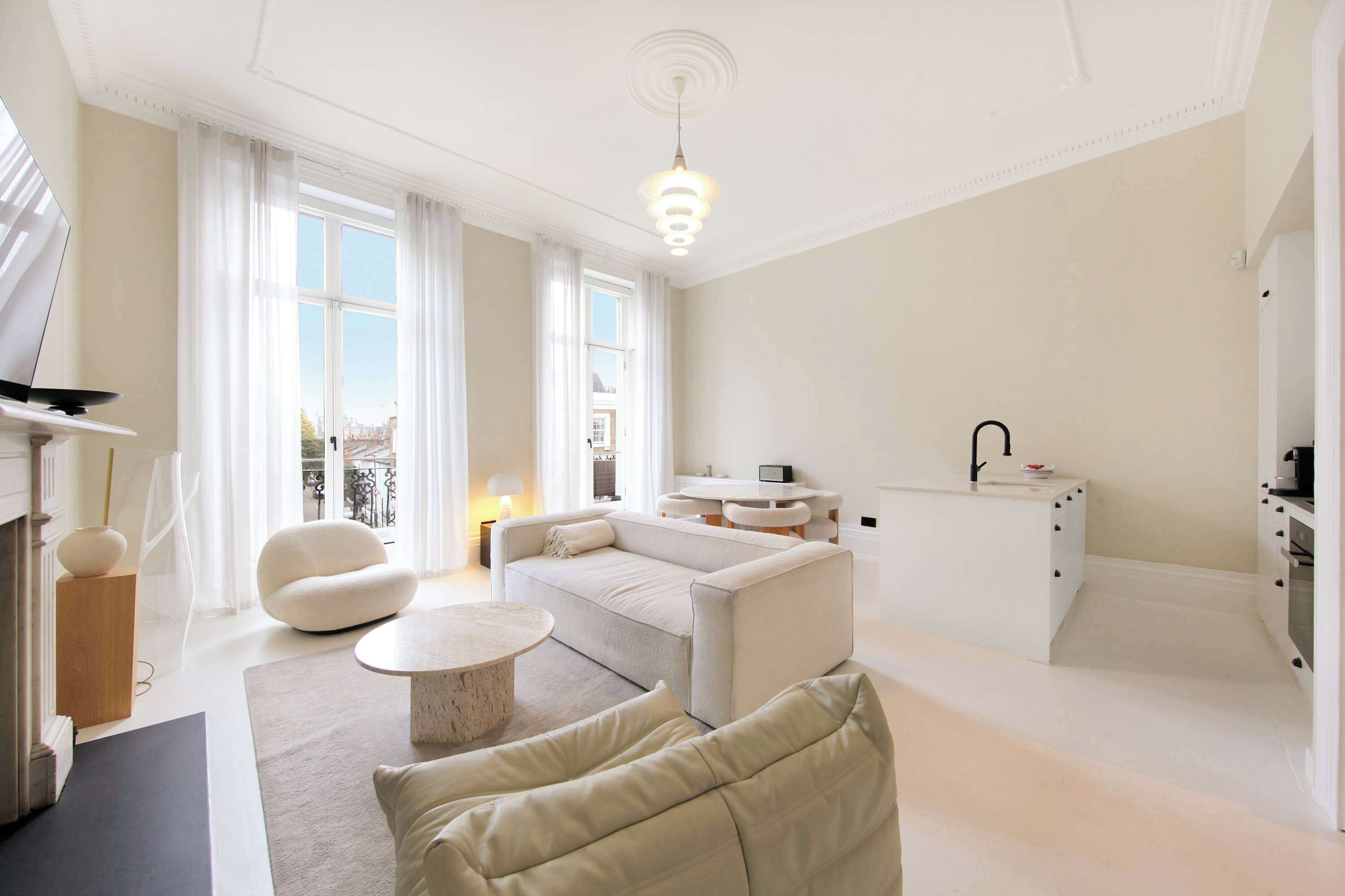 TV, peis og kontorer