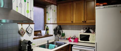 Micro-ondes, four, plaque de cuisson, lave-vaisselle