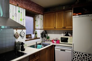 ميكروويف، فرن، موقد طهي مسطح، غسالة أطباق