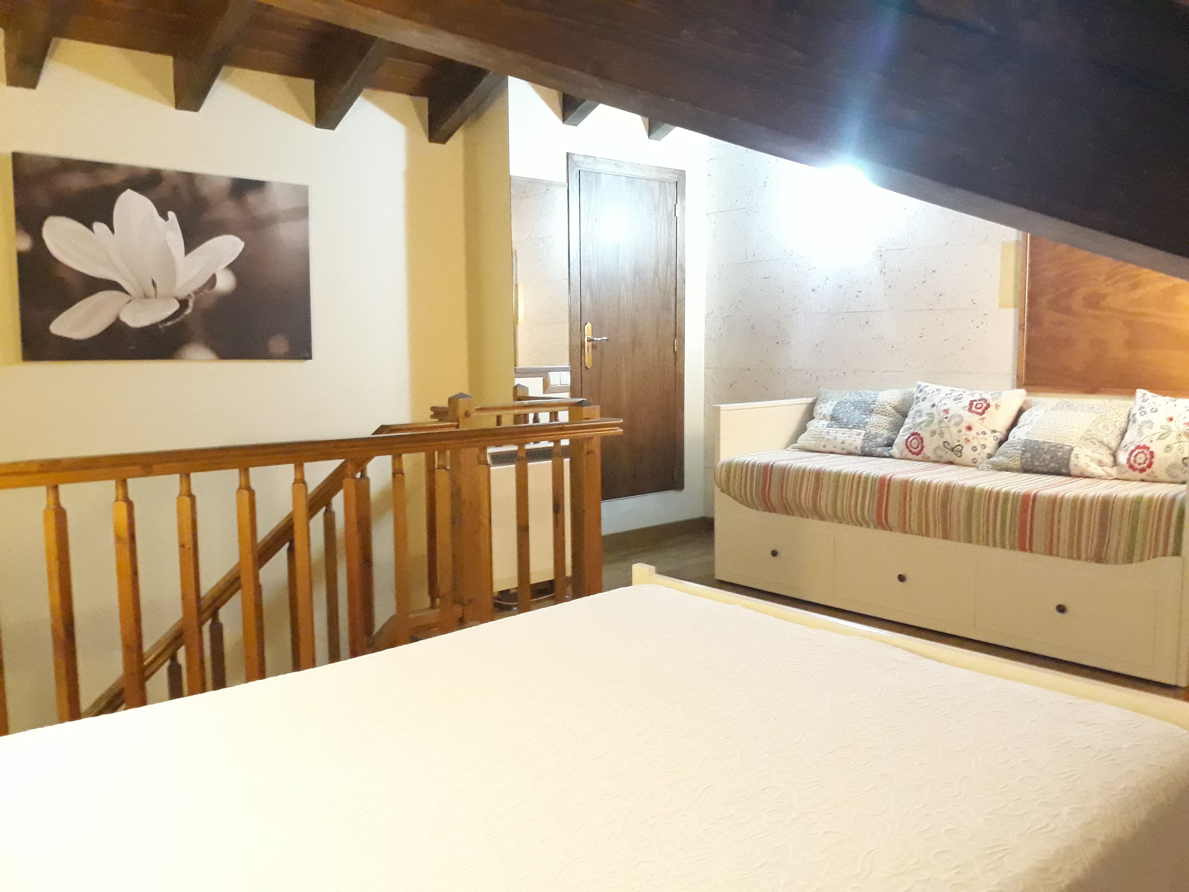 5 dormitorios, escritorio, tabla de planchar con plancha y Internet