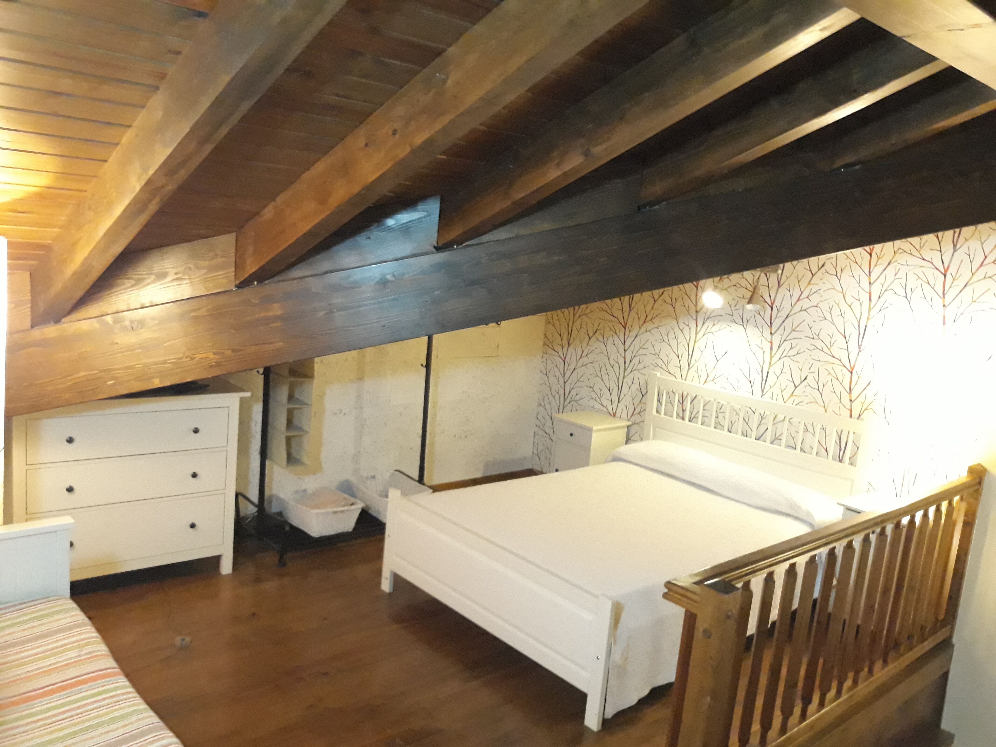 5 bedrooms, desk, iron/ironing board, free WiFi