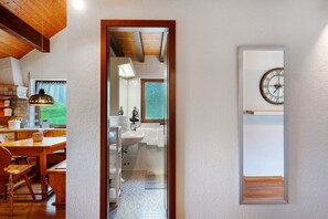 Een douche, een haardroger, handdoeken