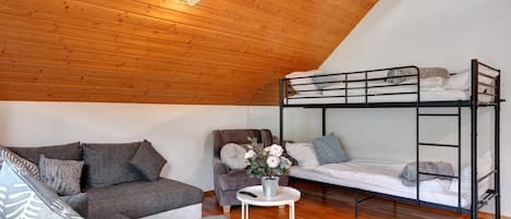 1 bedroom, WiFi, bed sheets