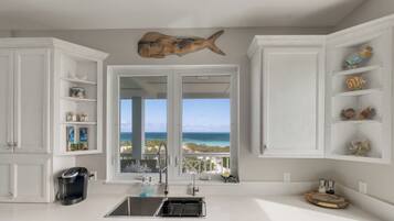 Frigorífic, microones, forn i placa de cuina