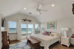 5 habitaciones, tabla de planchar con plancha y cuna de viaje