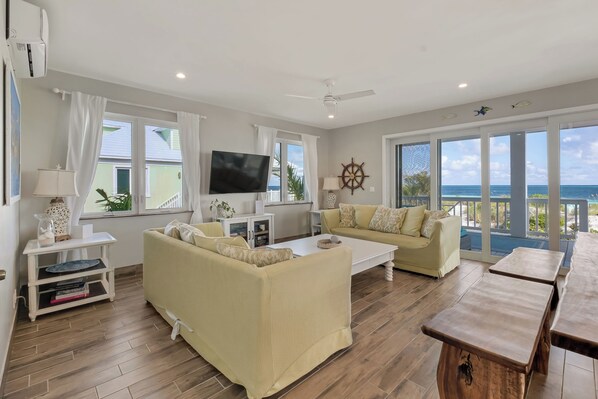 Smart-TV, DVD-Player, Tischtennisplatte, Bücher