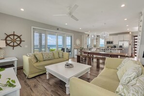 TV connectée, lecteur de DVD, table de tennis de table, livres