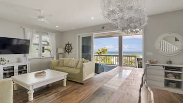 Smart TV, reproductor de DVD, tenis de mesa y libros