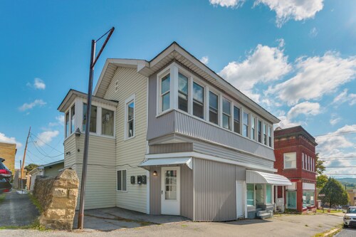 14 Mi to Black Moshannon! Pet-Friendly Apartment