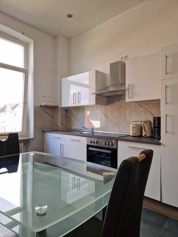 Fridge, microwave, oven, stovetop