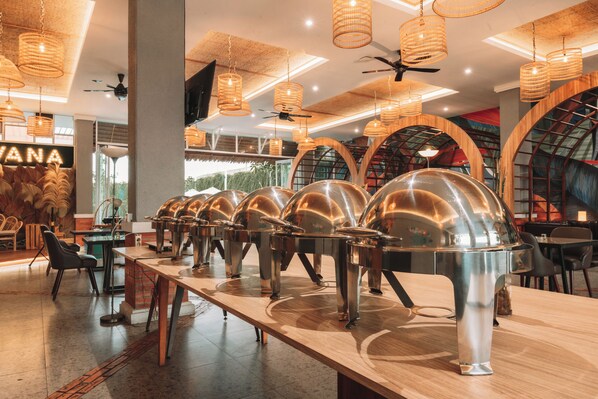 Free daily buffet breakfast