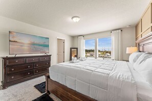 4 bedrooms, iron/ironing board, travel cot, WiFi - Happy Daze - Home for 8 (Davenport)