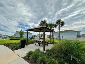 Outdoor dining - Happy Daze - Home for 8 (Davenport)