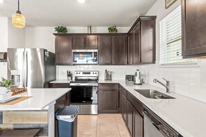 Fridge, microwave, oven, stovetop - Happy Daze - Home for 8 (Davenport)