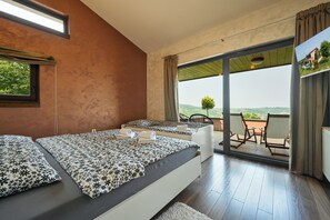 2 chambres, fer et planche à repasser, Wi-Fi, draps fournis