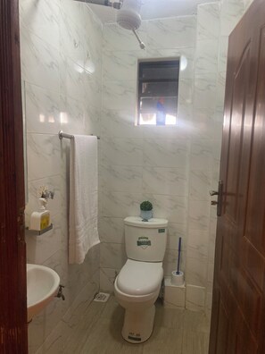 Ducha, artículos de tocador ecológicos, toallas, jabón