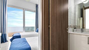 Vila superluxo, 3 quartos, vista para o mar, de frente para a praia | Roupas de cama premium, edredons de pluma, camas Select Comfort