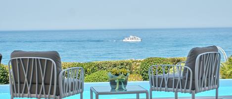 Villa Luxe, 3 chambres, vue mer, en front de plage | Terrasse/Patio