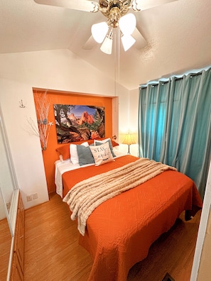 2 bedrooms, in-room safe, desk, iron/ironing board - Southwest Comfort at Viewpoint Resort (Mesa)