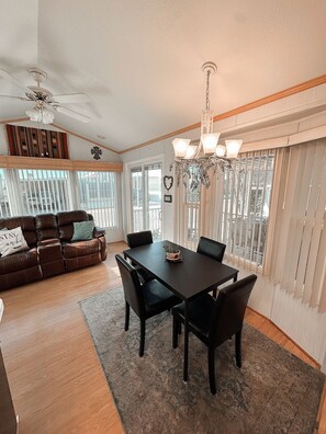 Interior - Southwest Comfort at Viewpoint Resort (Mesa)