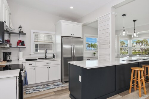 1 Mi to Fort Myers Beach Access! Chic Coastal Home