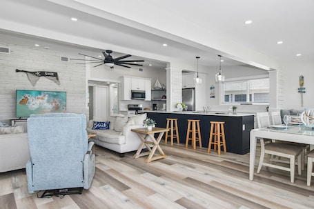 House (3 Bedrooms) | Interior