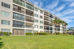 Interior - Walk to Turtle Beach! Bayfront Unit w/ Pool & Dock (Siesta Key)