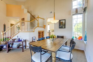 المنشأة من الداخل