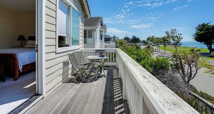 1 Block to Bay: Pet-friendly Retreat in Alameda!