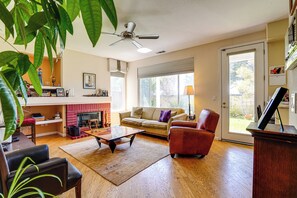 House (3 Bedrooms) | Interior - 1 Block to Bay: Pet-friendly Retreat in Alameda! (Alameda)