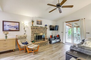 House (2 Bedrooms) | Interior - Tranquil Home w/ Patio & Fenced Yard in Vancouver! (Vancouver)