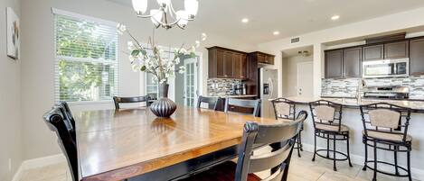 House (5 Bedrooms) | Interior