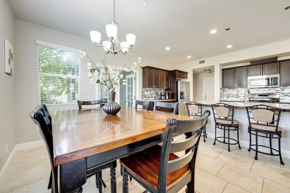 House (5 Bedrooms) | Interior