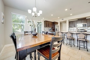 House (5 Bedrooms) | Interior