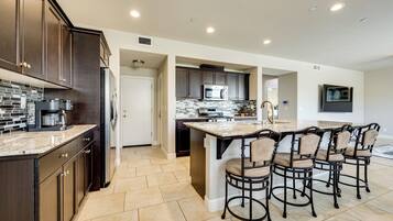 House (5 Bedrooms) | Interior