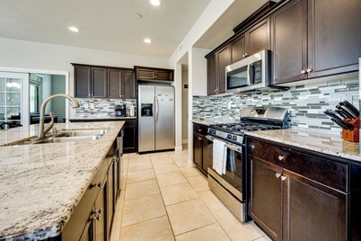 Group Getaway 5 Mi to Dtwn Visalia