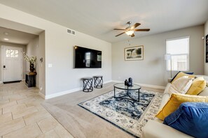 House (5 Bedrooms) | Interior