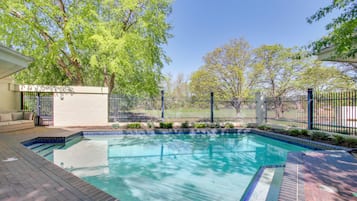 House (4 Bedrooms) | Front of property