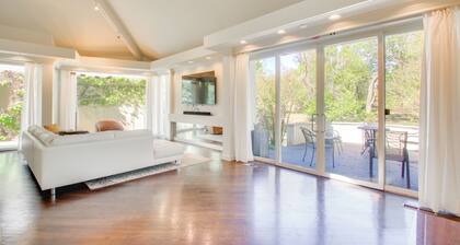1 Mi to OU! Group Getaway w/ Game Room, Pool