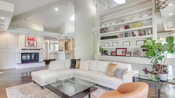 House (4 Bedrooms) | Interior