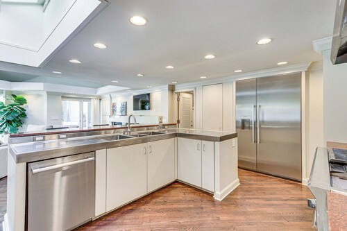 1 Mi to OU! Group Getaway w/ Game Room, Pool