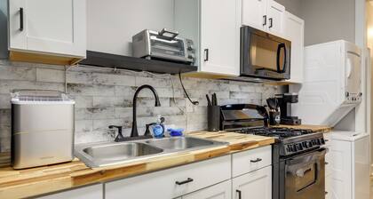 Pet-friendly ATL Hub - 9 Mi to Downtown