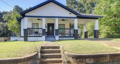 9 Mi to Dtwn Atl: Pet-friendly Apt w/ Yard