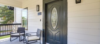 9 Mi to Dtwn Atl: Pet-friendly Apt w/ Yard