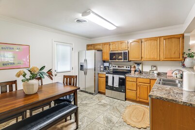 < 1 Mi to Ole Miss! Serene Home w/ Large Yard